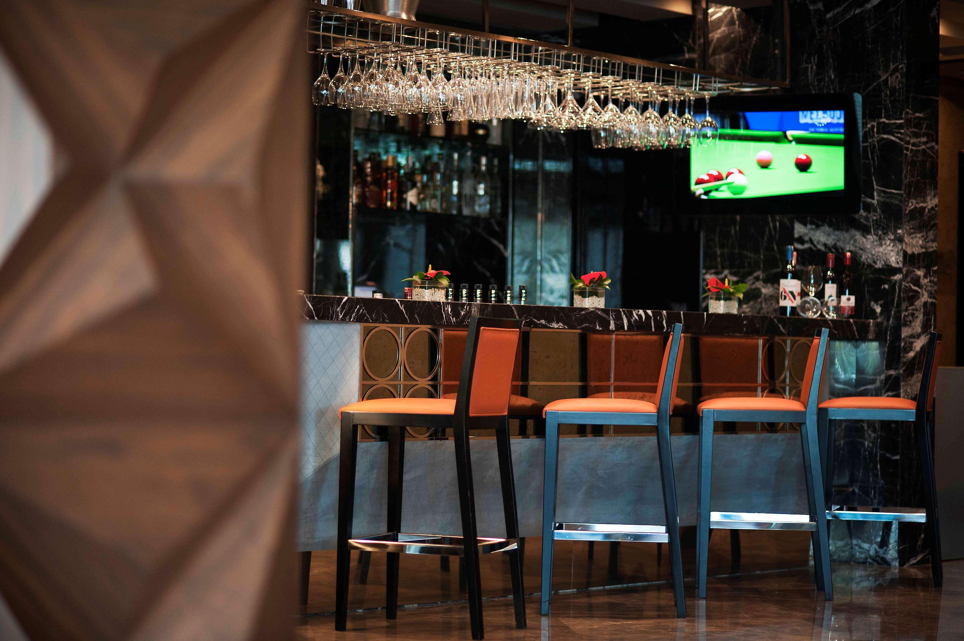 เรดิสัน บลู โฮเต็ล อิสตันบูล เปรา Hotel ภายนอก รูปภาพ The bar at the hotel