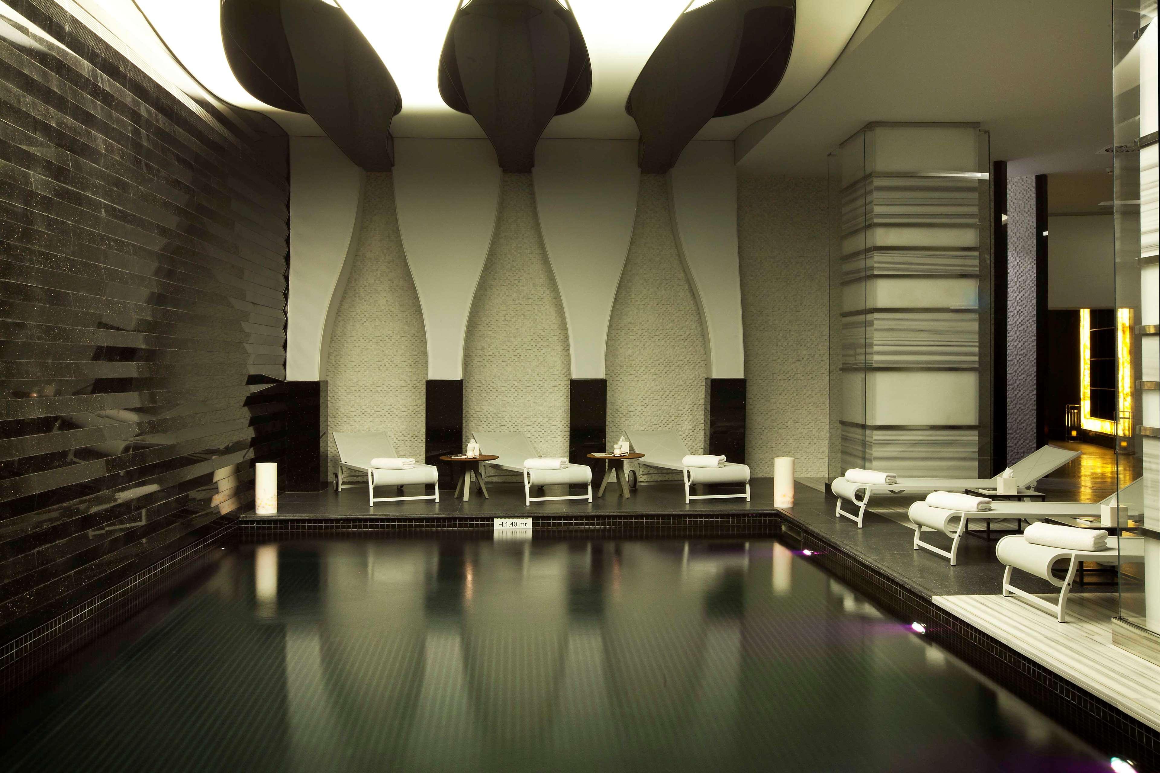 เรดิสัน บลู โฮเต็ล อิสตันบูล เปรา Hotel ภายนอก รูปภาพ The pool at the Mandarin Oriental, Munich
