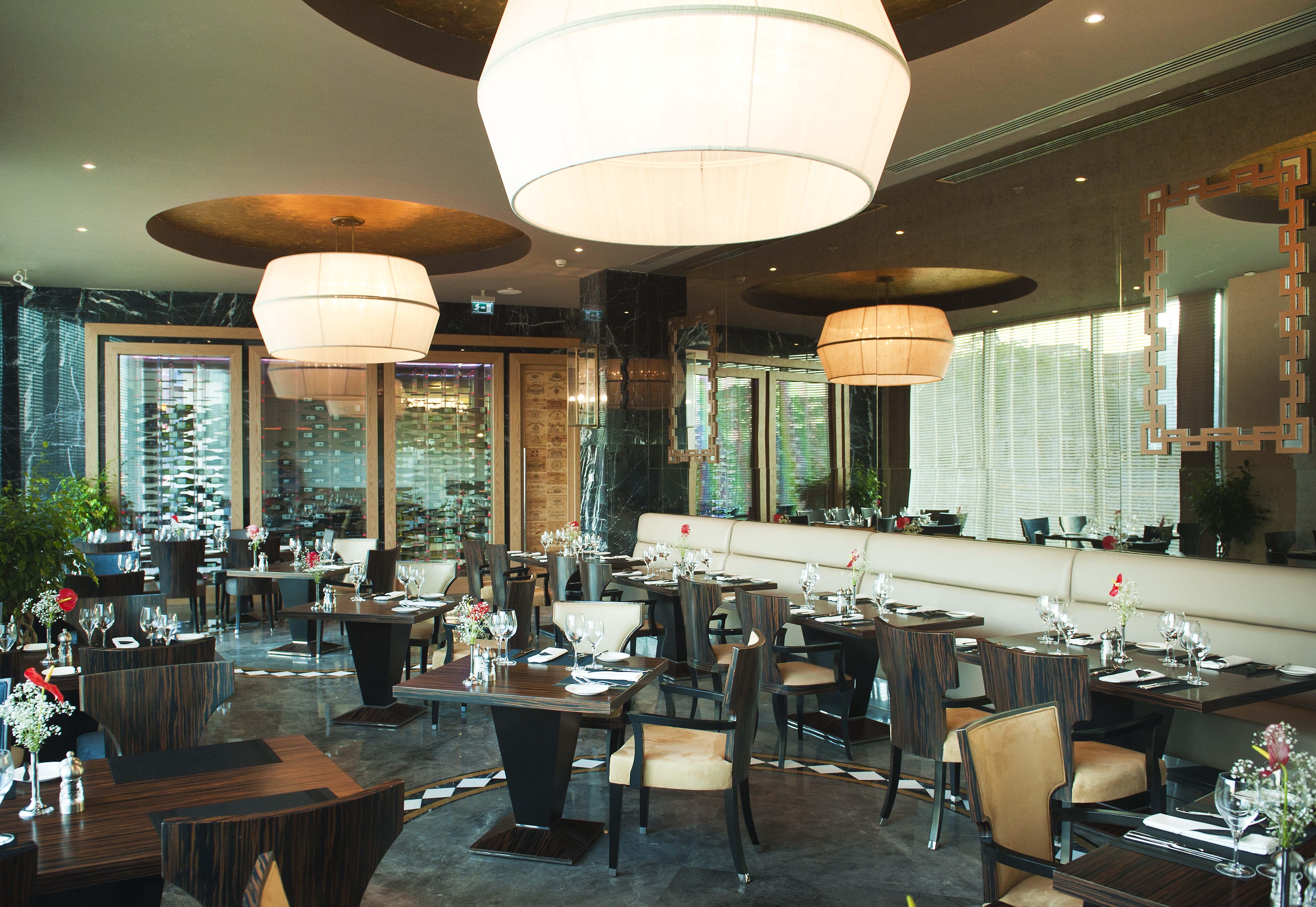 เรดิสัน บลู โฮเต็ล อิสตันบูล เปรา Hotel ภายนอก รูปภาพ The interior of the restaurant