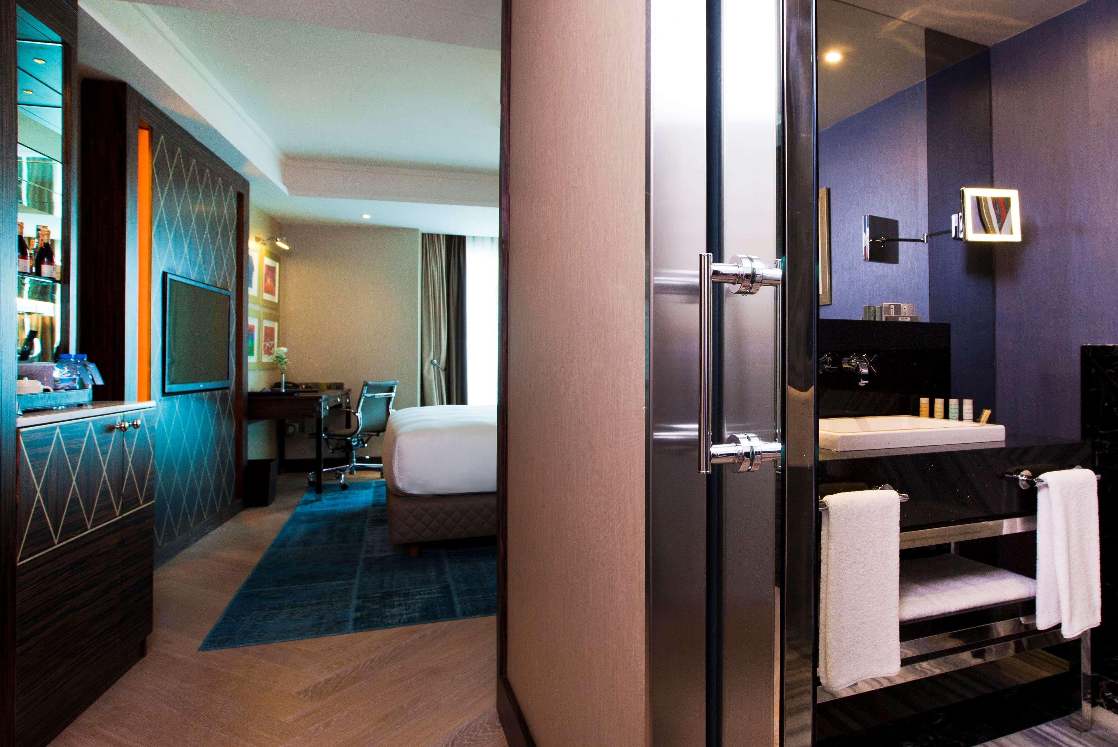 เรดิสัน บลู โฮเต็ล อิสตันบูล เปรา Hotel ภายนอก รูปภาพ A room at the hotel