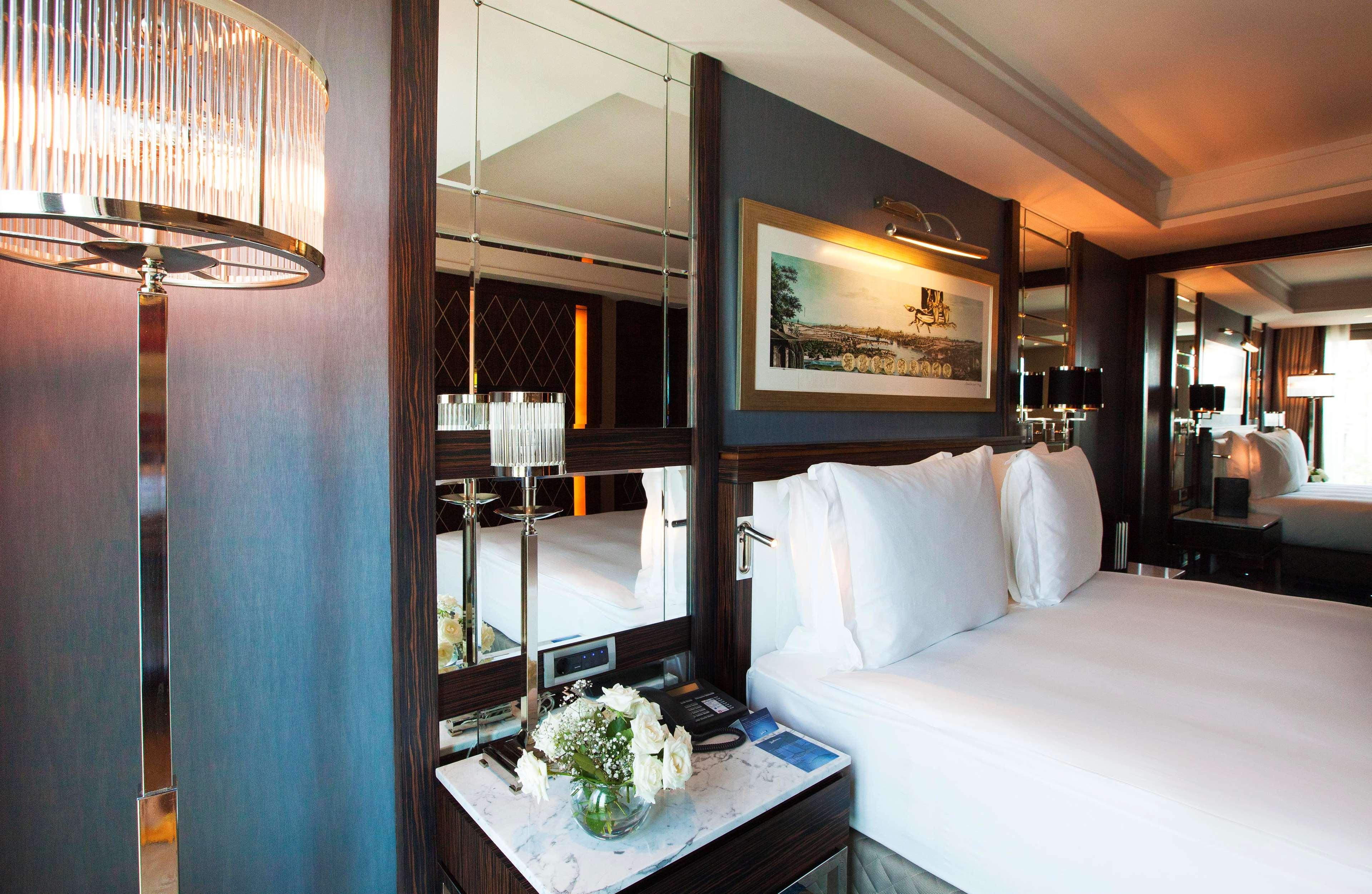 เรดิสัน บลู โฮเต็ล อิสตันบูล เปรา Hotel ภายนอก รูปภาพ A bedroom at the hotel