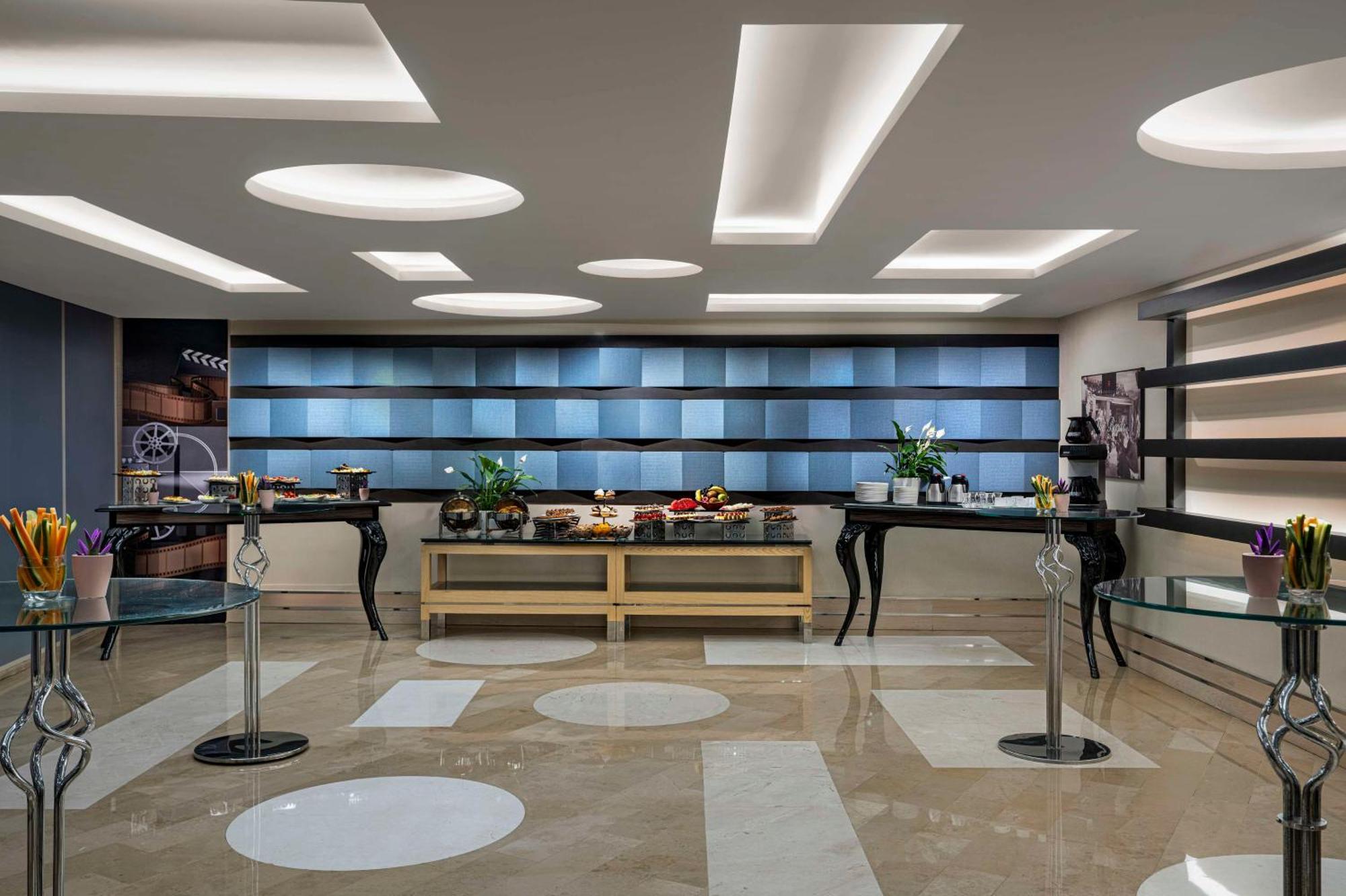 เรดิสัน บลู โฮเต็ล อิสตันบูล เปรา Hotel ภายนอก รูปภาพ The interior of the lounge
