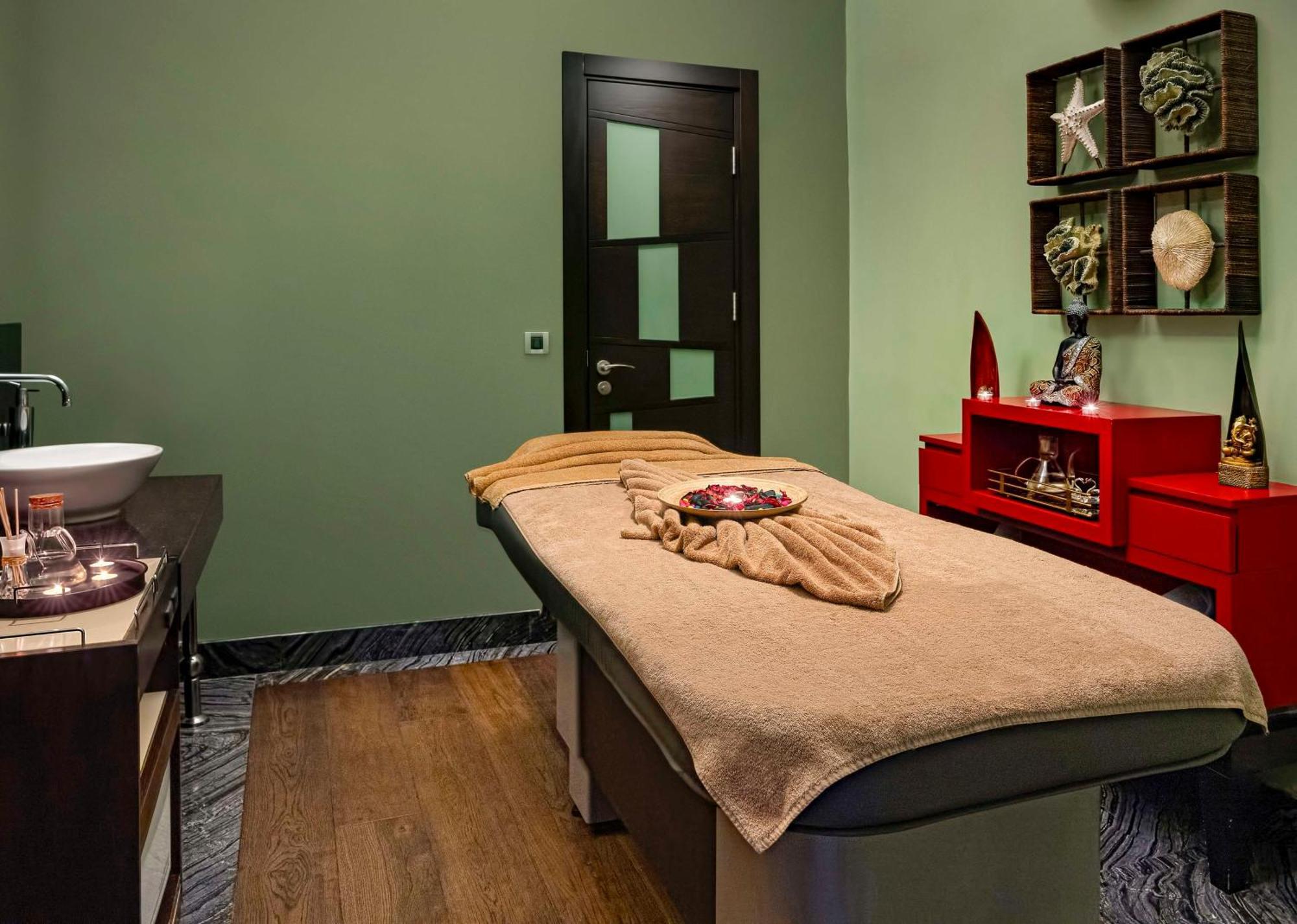 เรดิสัน บลู โฮเต็ล อิสตันบูล เปรา Hotel ภายนอก รูปภาพ A massage bed