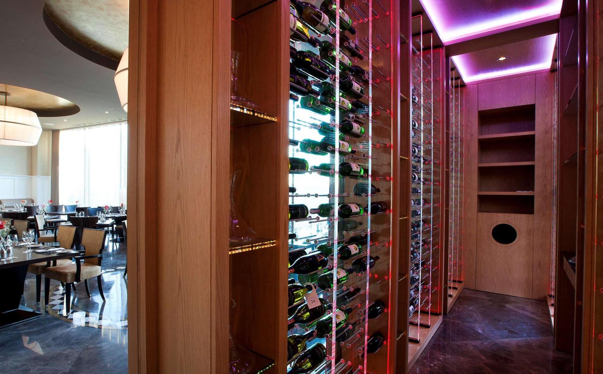 เรดิสัน บลู โฮเต็ล อิสตันบูล เปรา Hotel ภายนอก รูปภาพ Wine rack