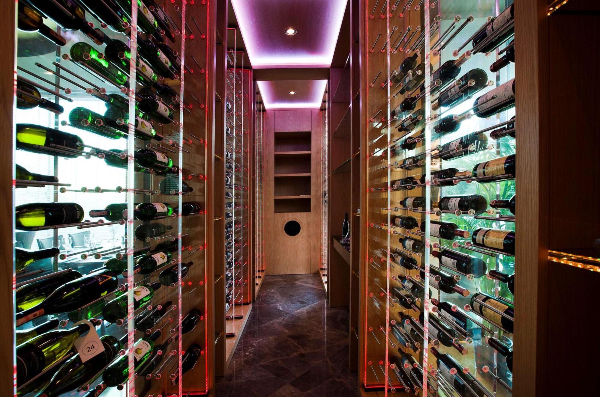 เรดิสัน บลู โฮเต็ล อิสตันบูล เปรา Hotel ภายนอก รูปภาพ Wine cellar